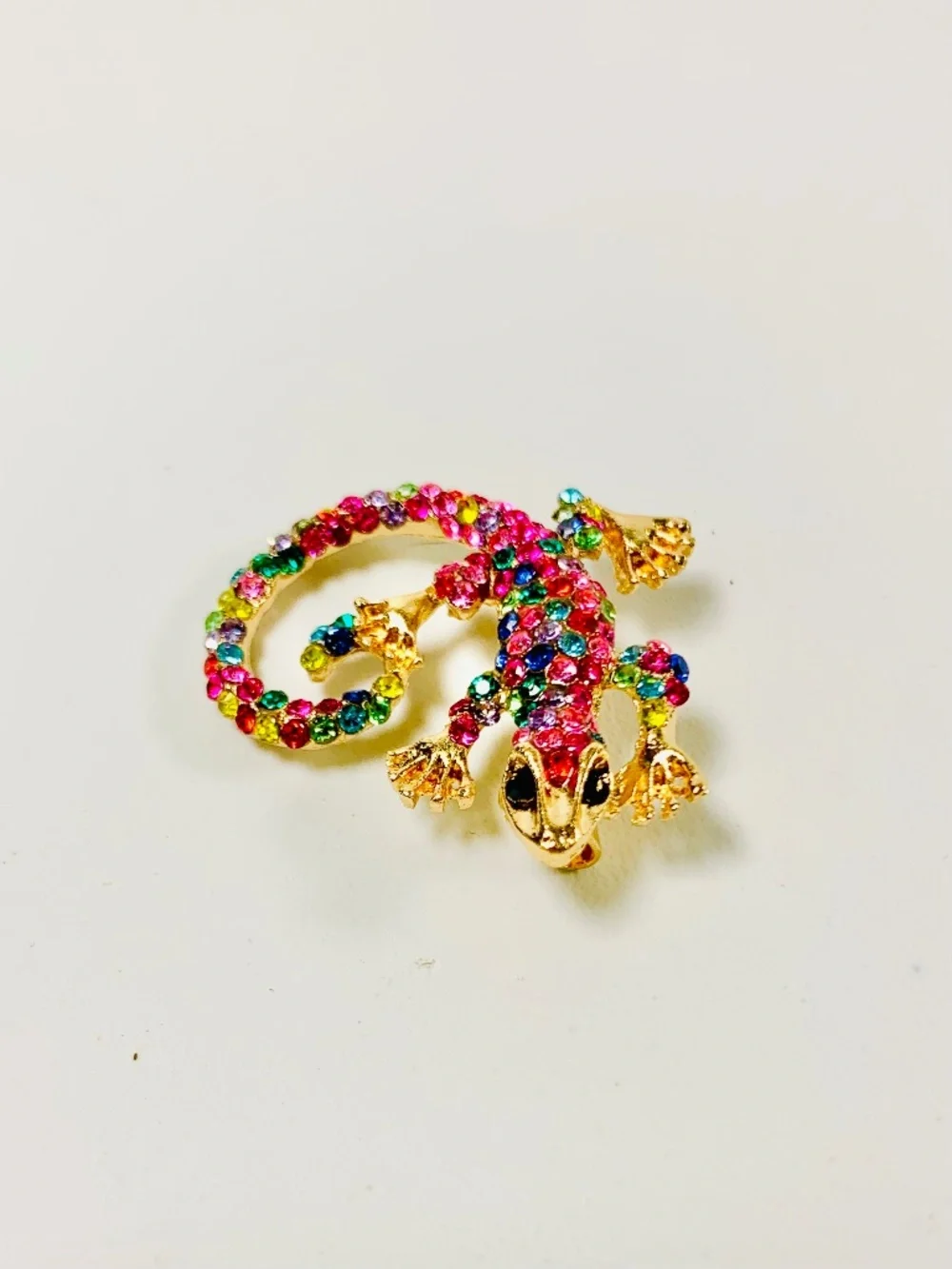 Sparkly Multicolored Rhinestone Gekco Lizard Novelty Brooch Pin Pink Gold-tone